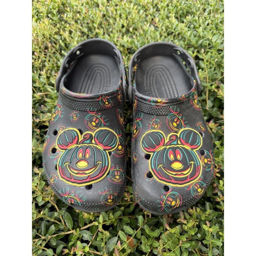 Crocs Disney Parks 2023 Glow-In-Dark Halloween Mickey Mouse Pumpkin Clogs M4/W6